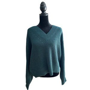 New Beautiful Emerald Green V-Neck Long Sleeve Sweater!